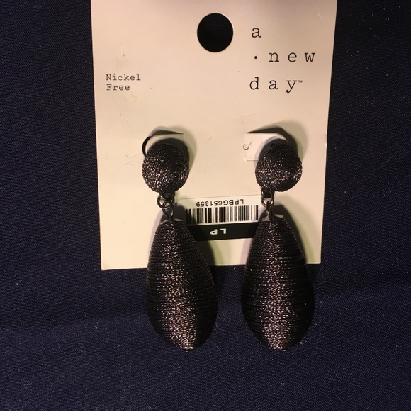 NWT A NEW DAY BLACK DROP Hematite Earrings - Picture 2 of 3